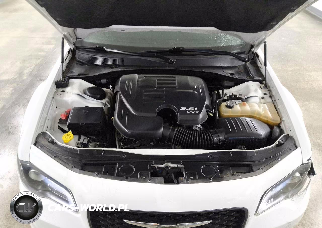 2018 Chrysler 300 S VIN:2C3CCABG6JH264085 - 11