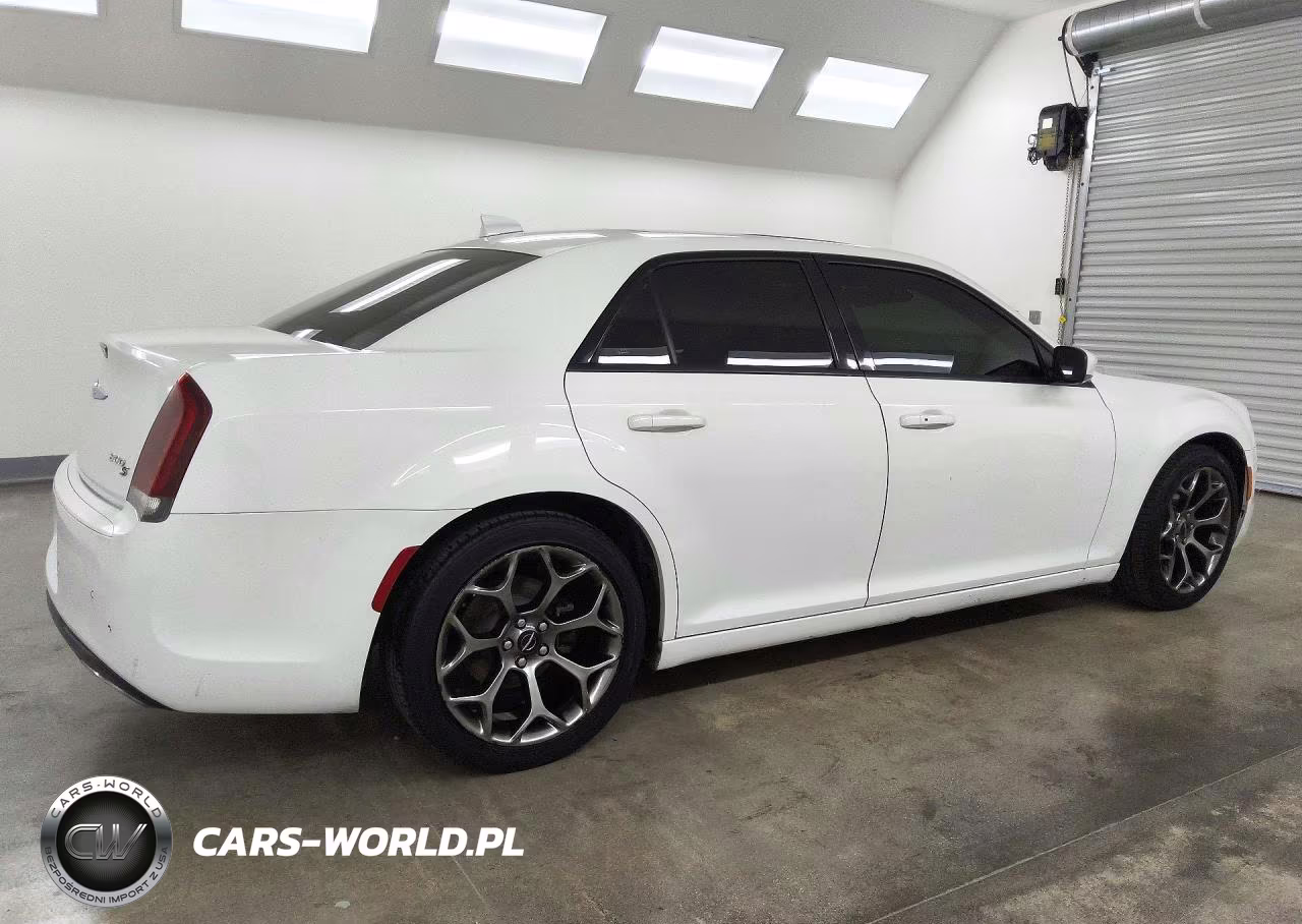2018 Chrysler 300 S VIN:2C3CCABG6JH264085 - 3