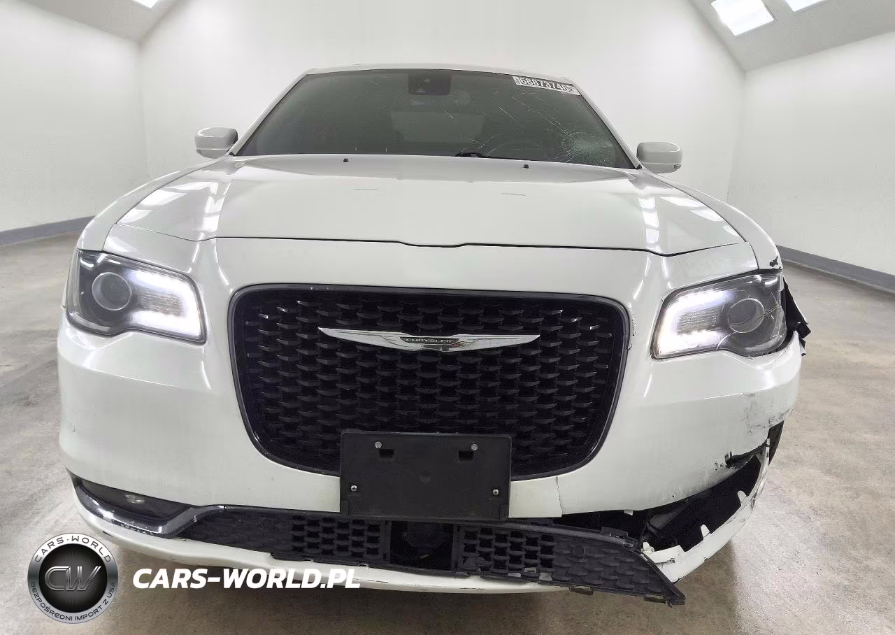2018 Chrysler 300 S VIN:2C3CCABG6JH264085 - 5