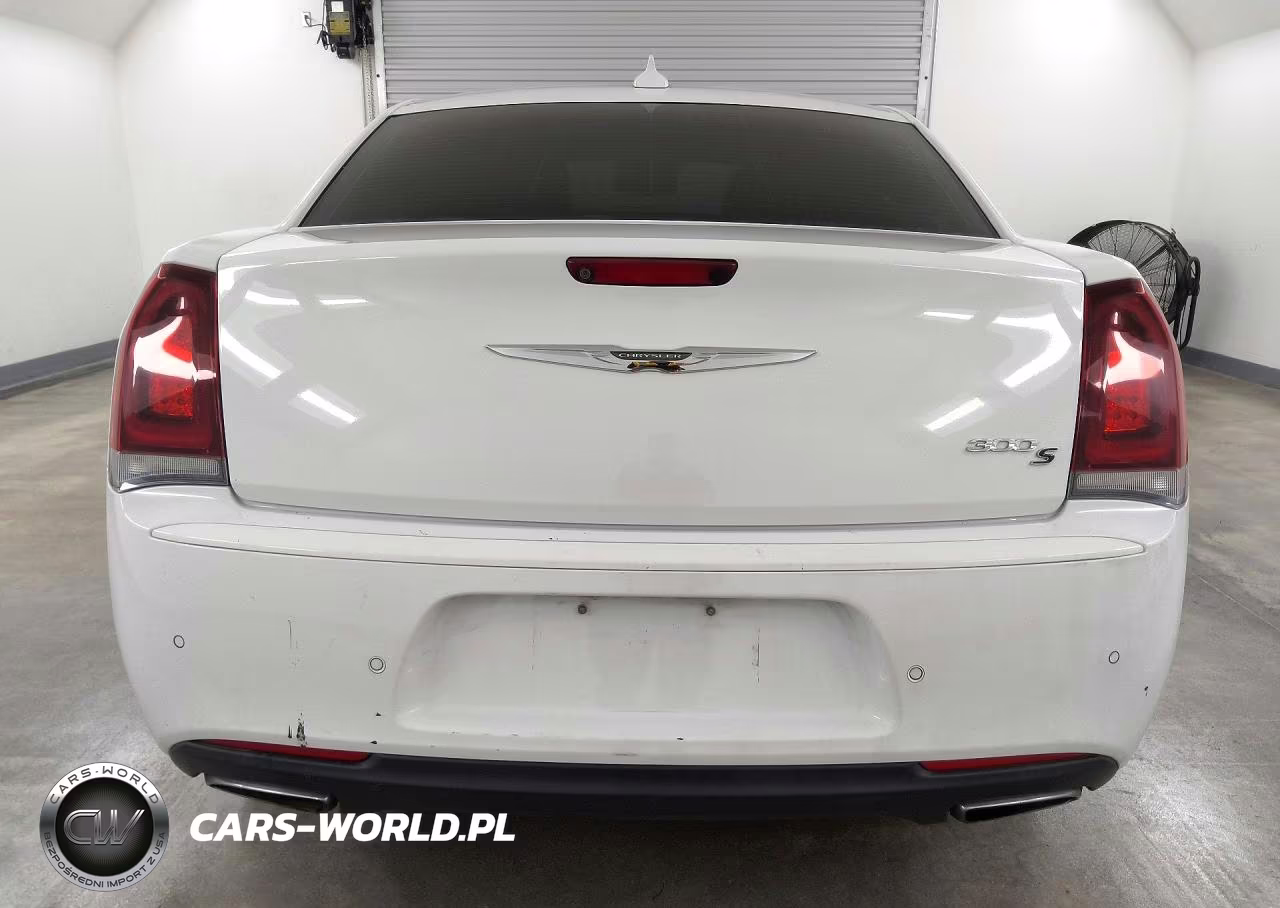 2018 Chrysler 300 S VIN:2C3CCABG6JH264085 - 6