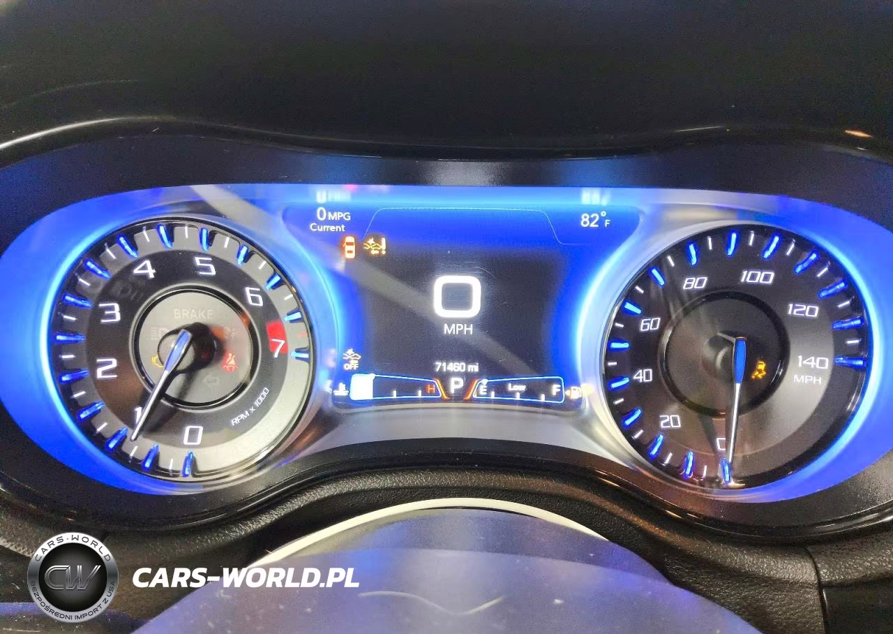 2018 Chrysler 300 S VIN:2C3CCABG6JH264085 - 9