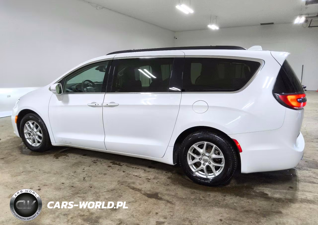 2022 Chrysler Pacifica Touring L VIN:2C4RC1BG8NR163829 - 2