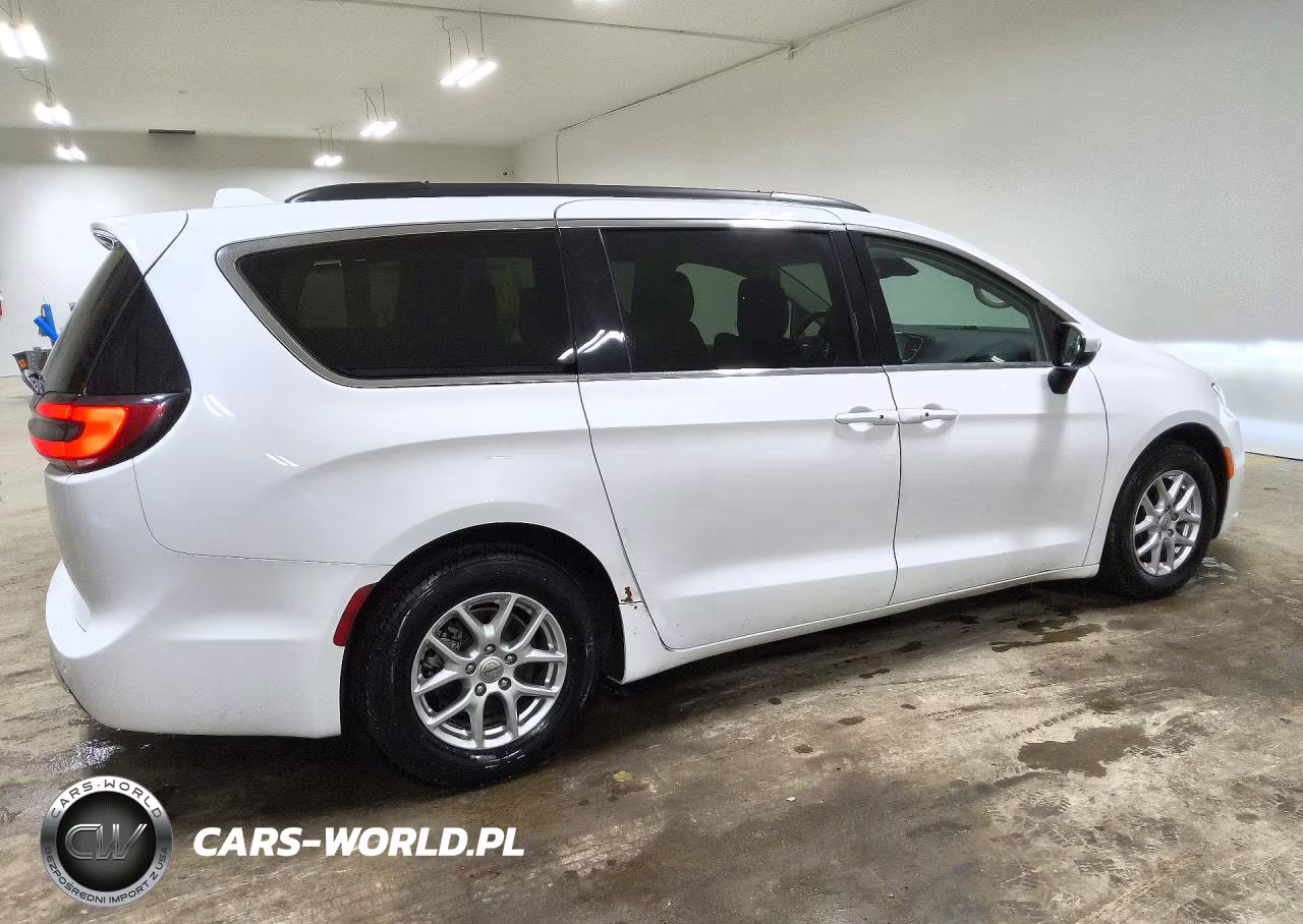 2022 Chrysler Pacifica Touring L VIN:2C4RC1BG8NR163829 - 3