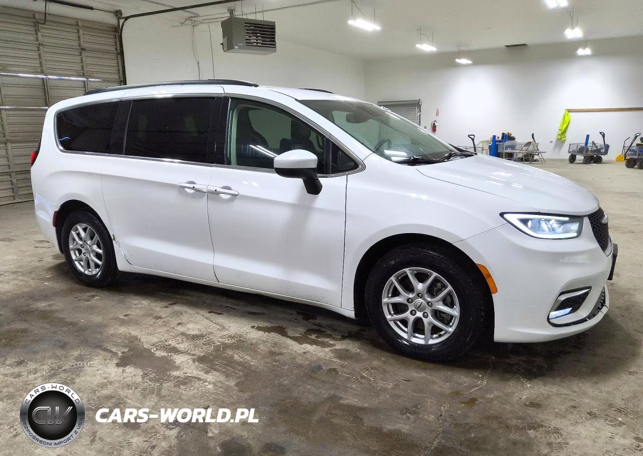 2022 Chrysler Pacifica Touring L VIN:2C4RC1BG8NR163829 - 4