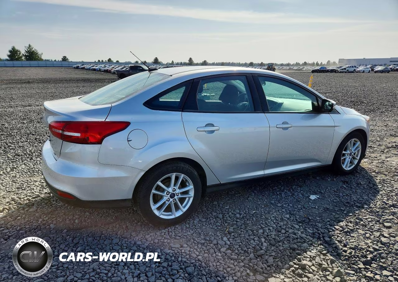 2016 Ford Focus Se VIN:1FADP3F20GL322188 - 3