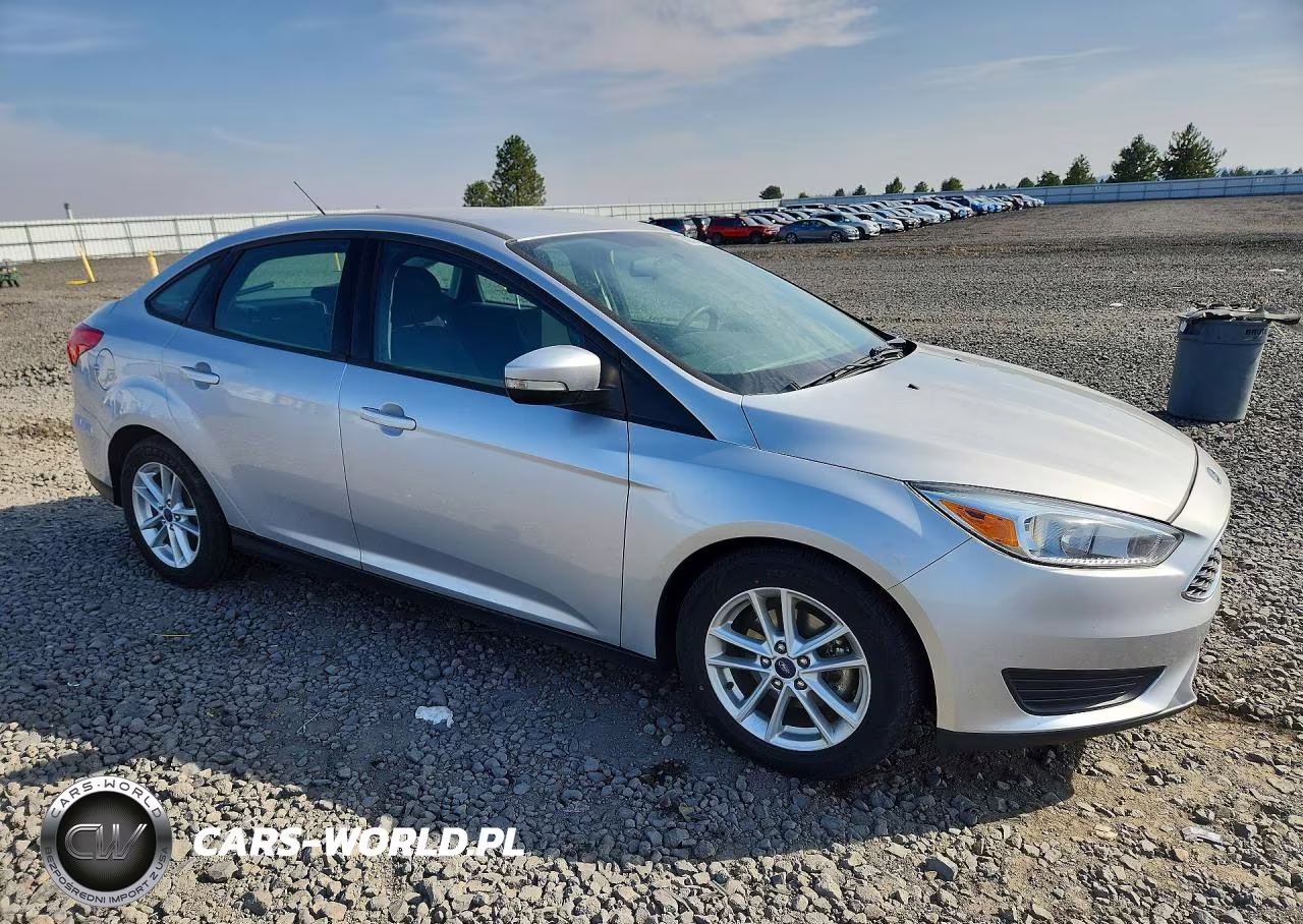2016 Ford Focus Se VIN:1FADP3F20GL322188 - 4