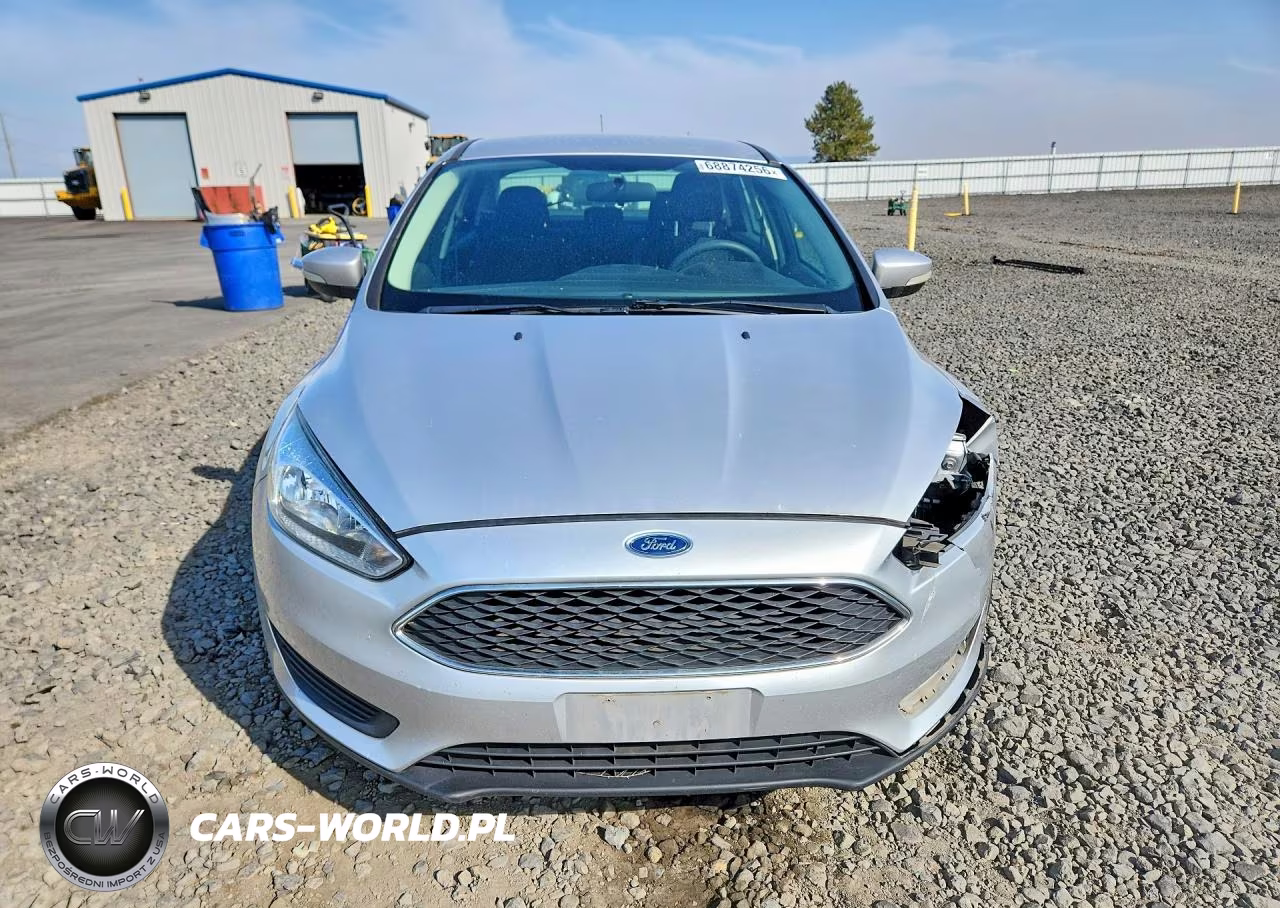 2016 Ford Focus Se VIN:1FADP3F20GL322188 - 5
