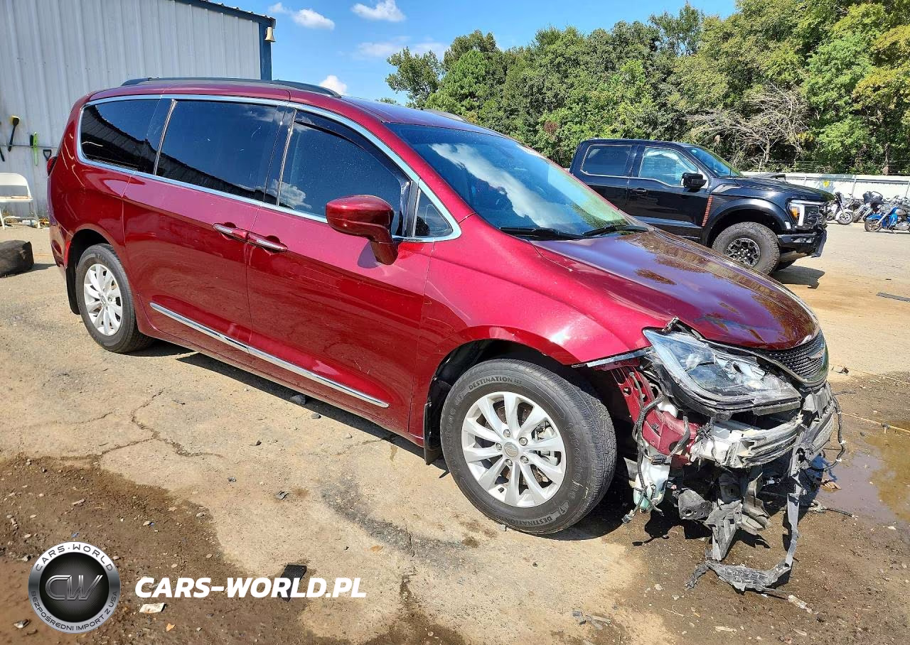 2017 Chrysler Pacifica Touring L VIN:2C4RC1BG4HR552231 - 4