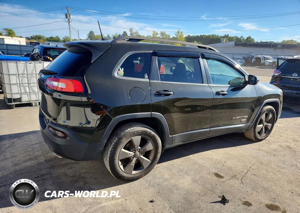 2016 Jeep Cherokee Latitude VIN:1C4PJMCS5GW309325 - 3