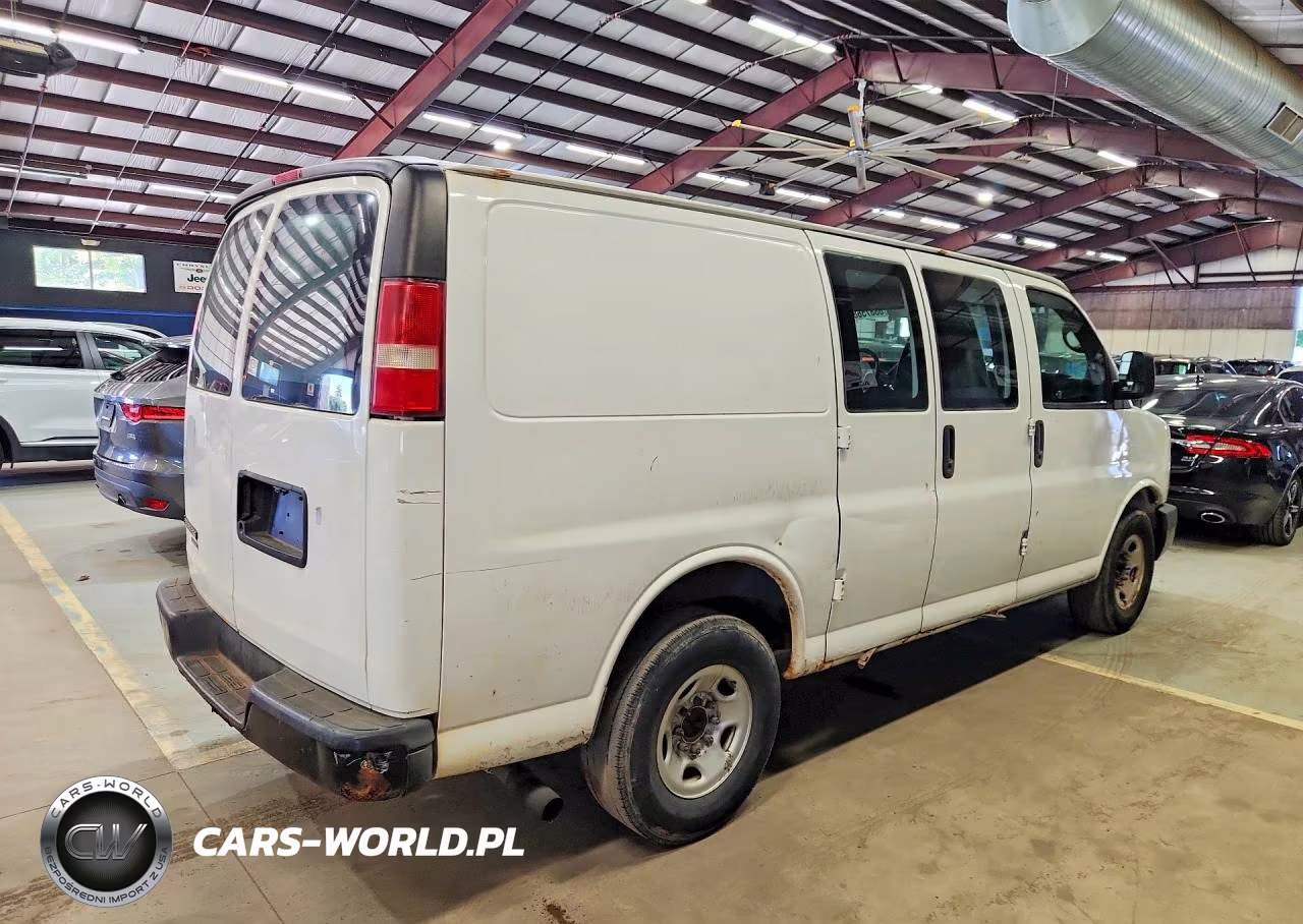 2015 Chevrolet Express G2500 VIN:1GCWGFCF8F1285798 - 3