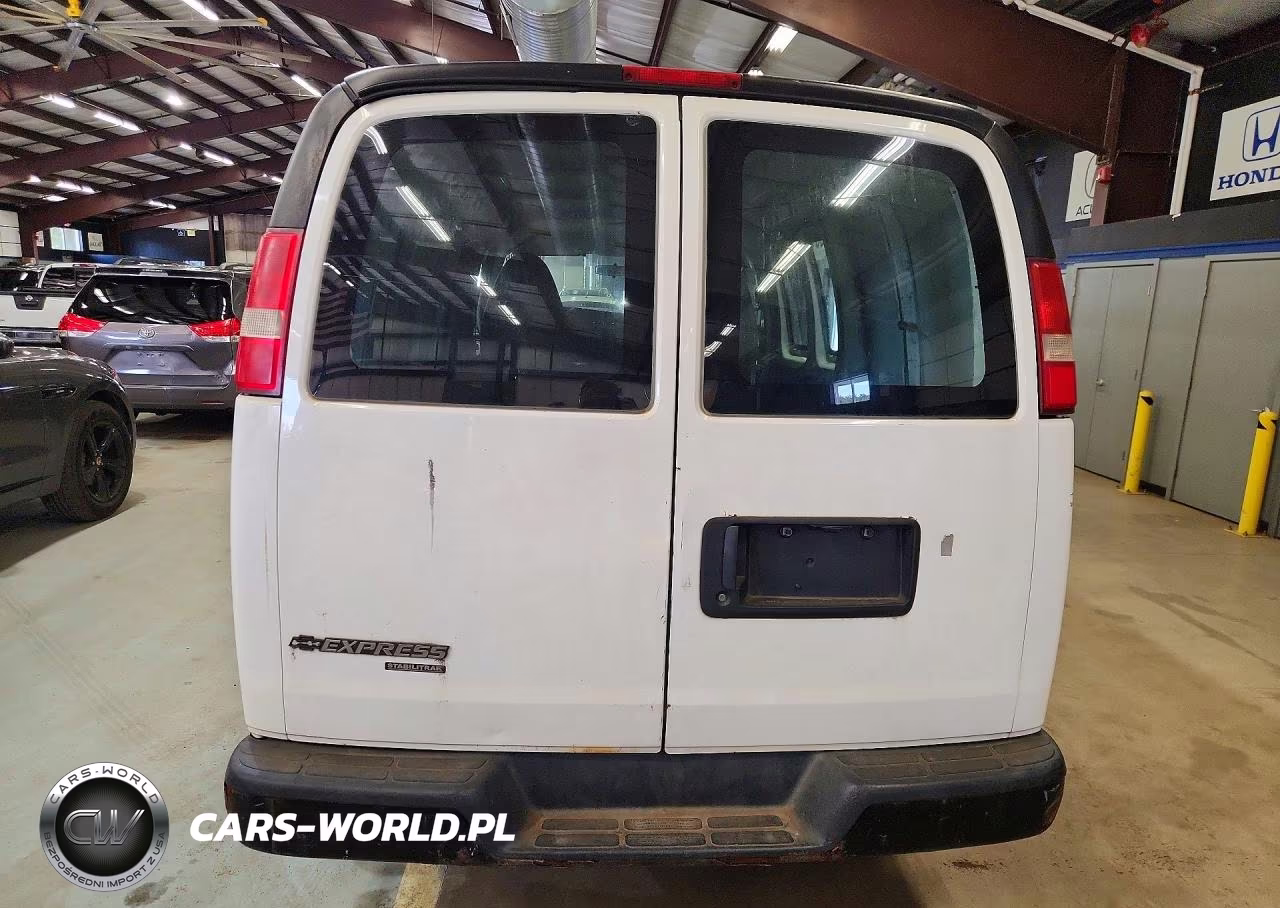 2015 Chevrolet Express G2500 VIN:1GCWGFCF8F1285798 - 6