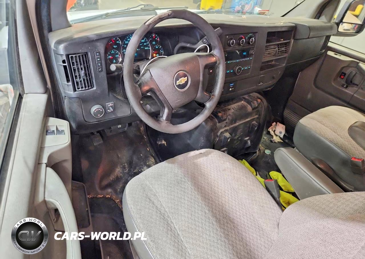 2015 Chevrolet Express G2500 VIN:1GCWGFCF8F1285798 - 8