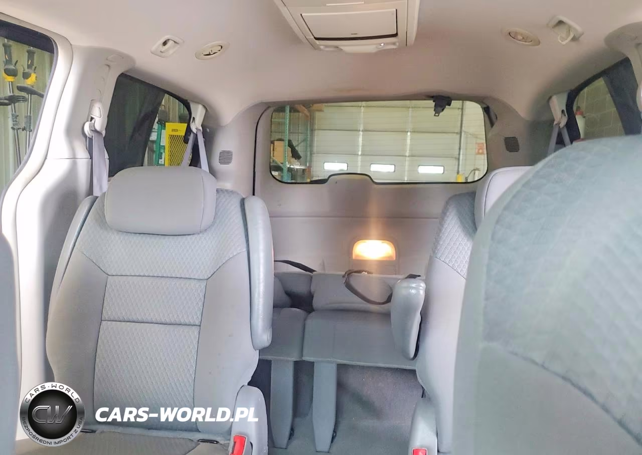 2010 Chrysler Town & Country Touring VIN:2A4RR5D15AR150507 - 10