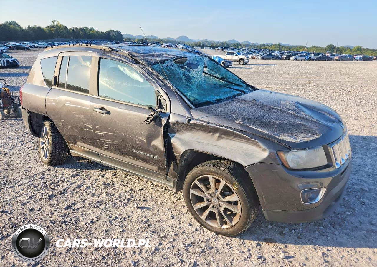 2016 Jeep Compass Latitude VIN:1C4NJCEA0GD562960 - 4