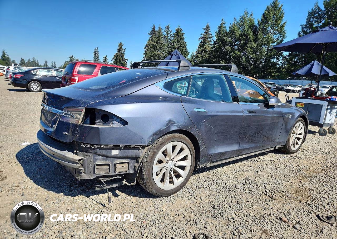 2015 Tesla Model S VIN:5YJSA1E28FF111394 - 3