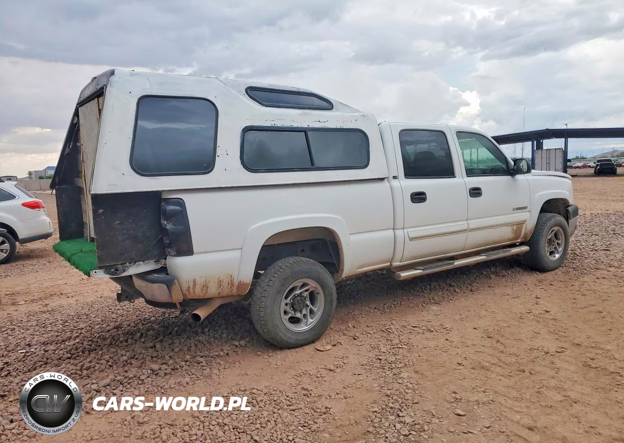 2003 Chevrolet Silverado C2500 Heavy Duty VIN:1GCHC23U63F194247 - 3