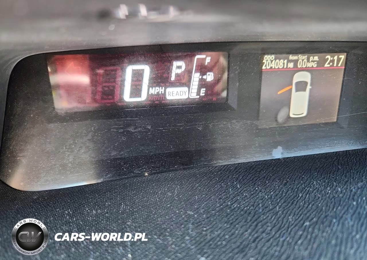 2016 Toyota Prius C One VIN:JTDKDTB33G1117968 - 9