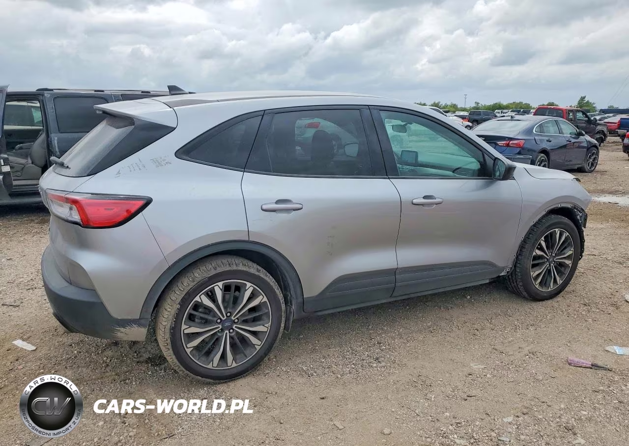 2022 Ford Escape Se VIN:1FMCU0G64NUB21945 - 3