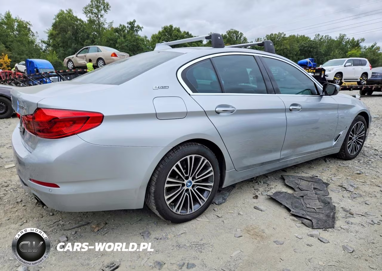 2018 BMW 530Xe VIN:WBAJB1C52JB084529 - 3