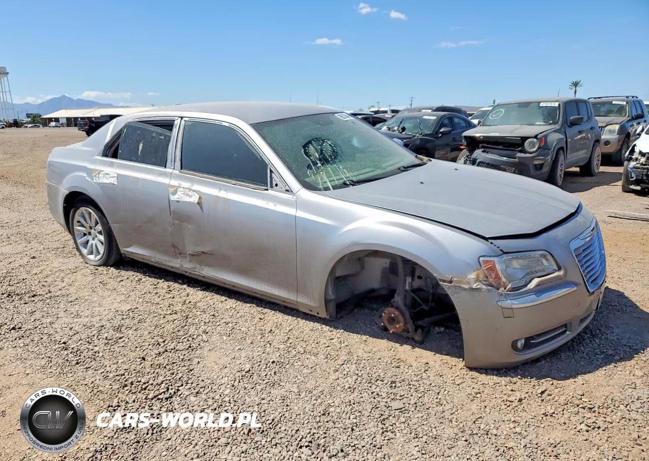 2013 Chrysler 300C VIN:2C3CCAEG8DH620231 - 4