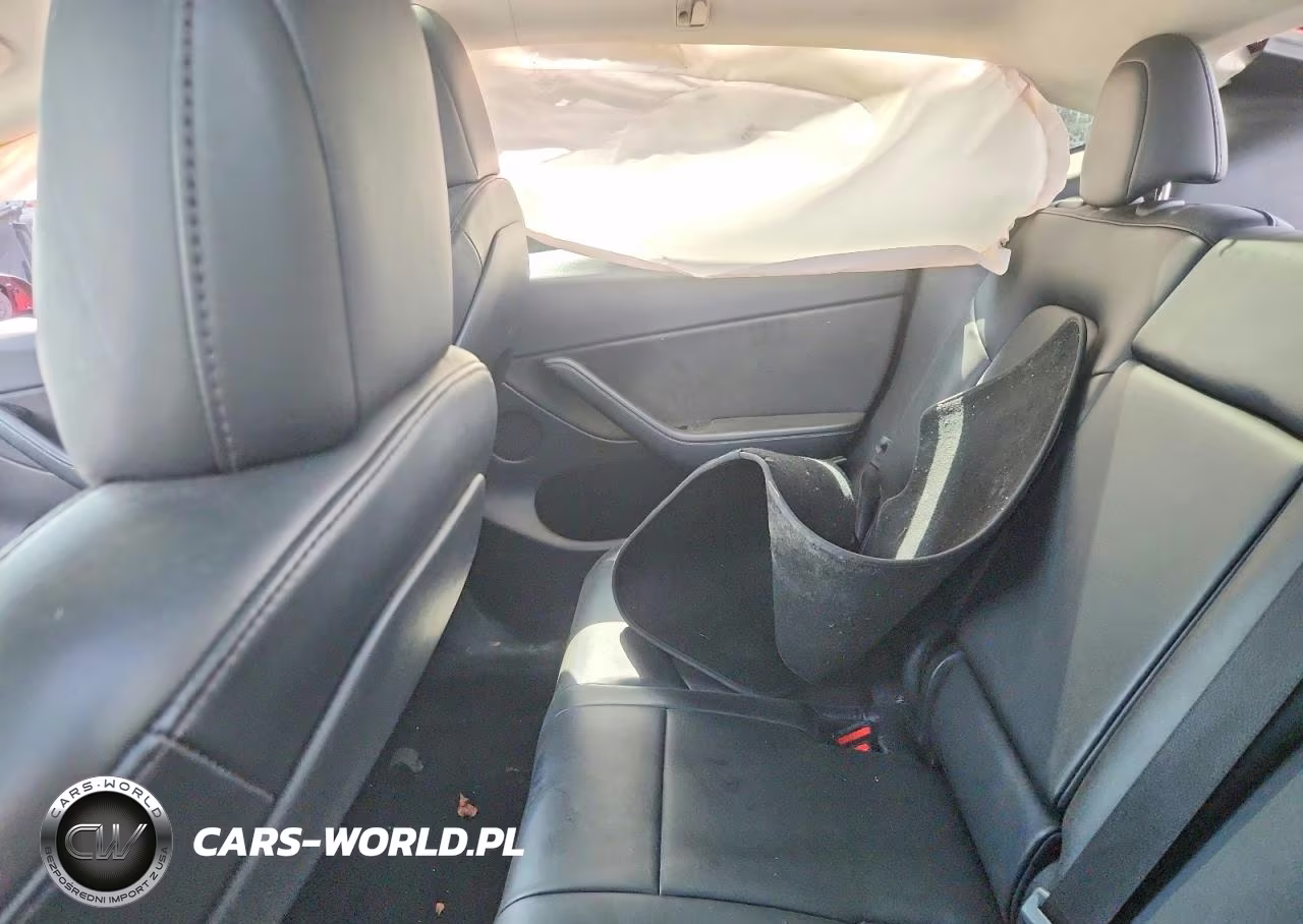 2022 Tesla Model Y VIN:7SAYGDEE3NF481447 - 10