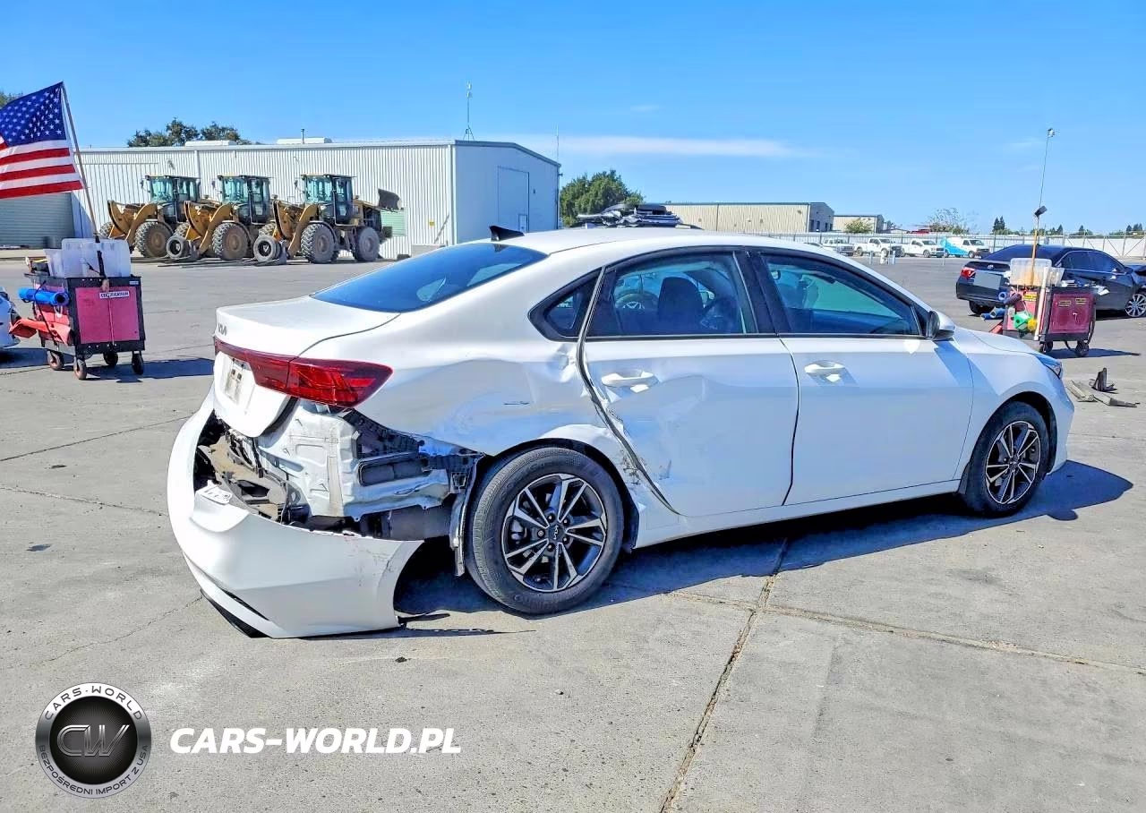2023 Kia Forte Lxs VIN:3KPF24AD3PE617598 - 3