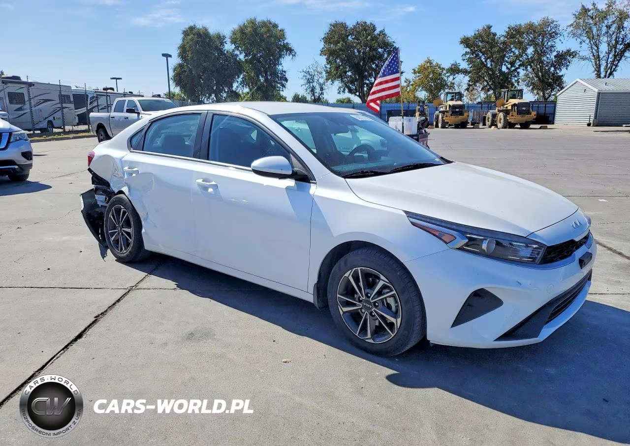 2023 Kia Forte Lxs VIN:3KPF24AD3PE617598 - 4