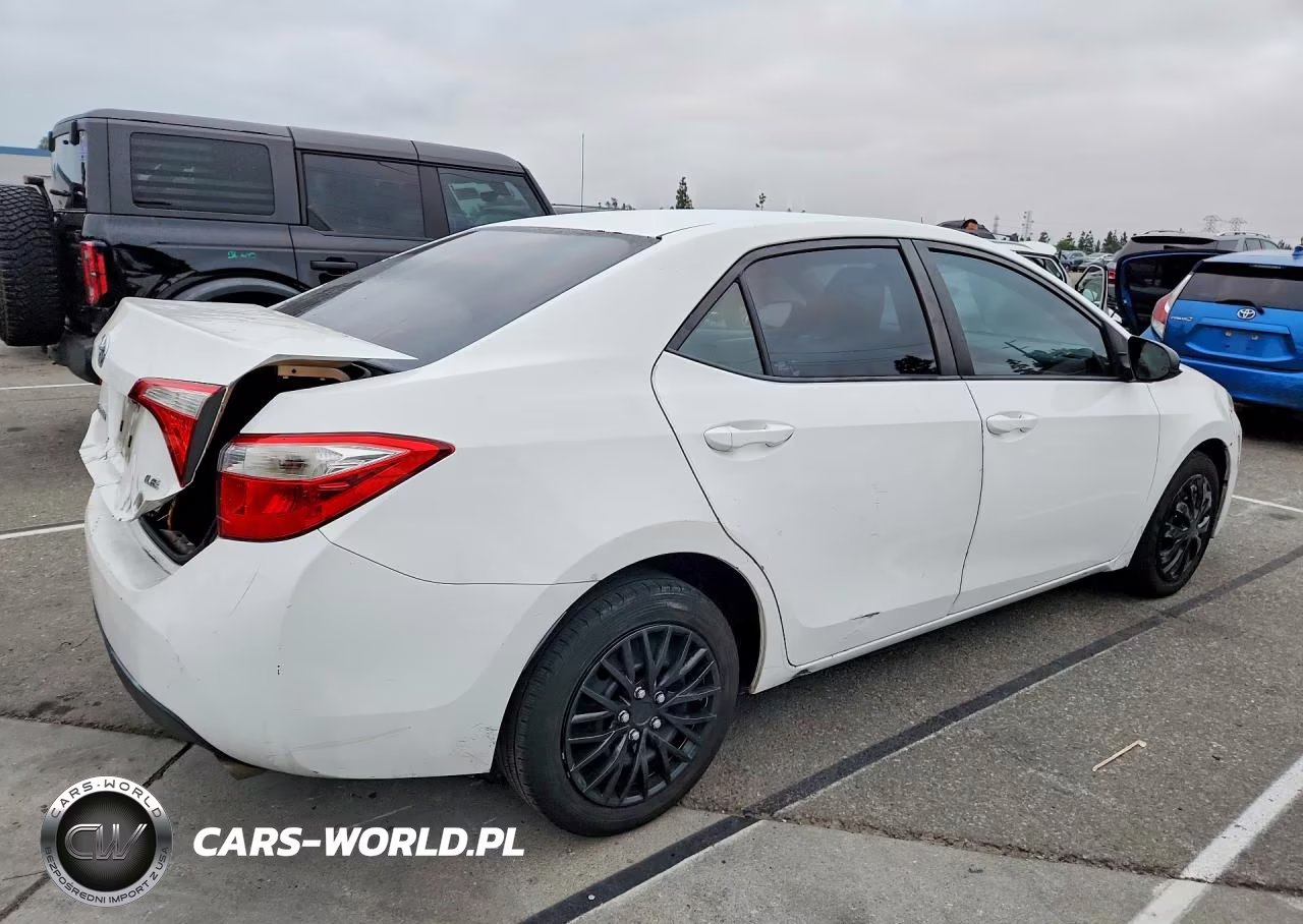 2015 Toyota Corolla Le VIN:5YFBURHEXFP312567 - 3