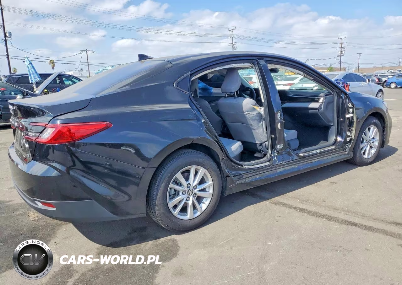 2026 Toyota Camry Le VIN:4T1DAACK8TU224031 - 3