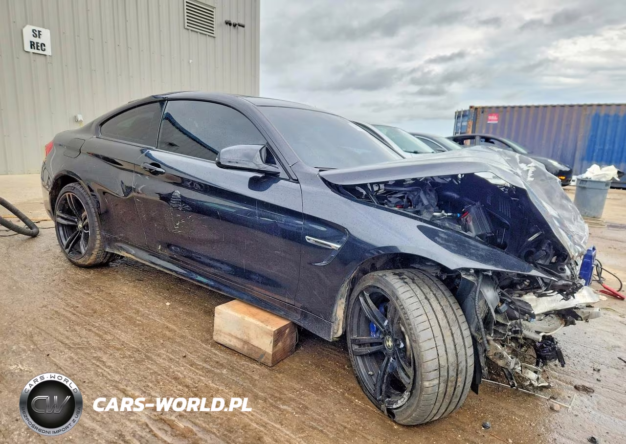 2016 BMW M4 VIN:WBS3R9C56GK336497 - 4