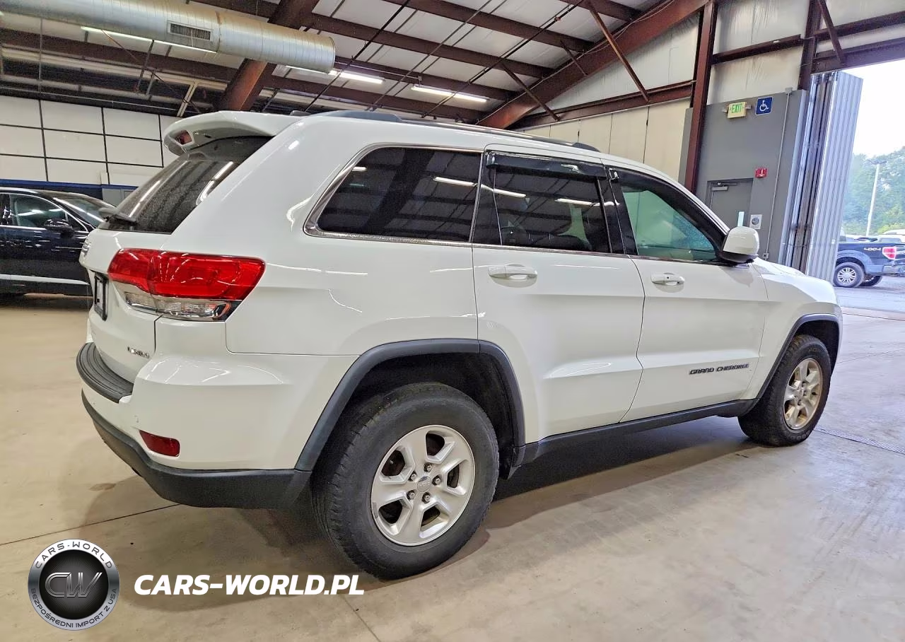 2017 Jeep Grand Cherokee Laredo VIN:1C4RJFAG0HC886060 - 3