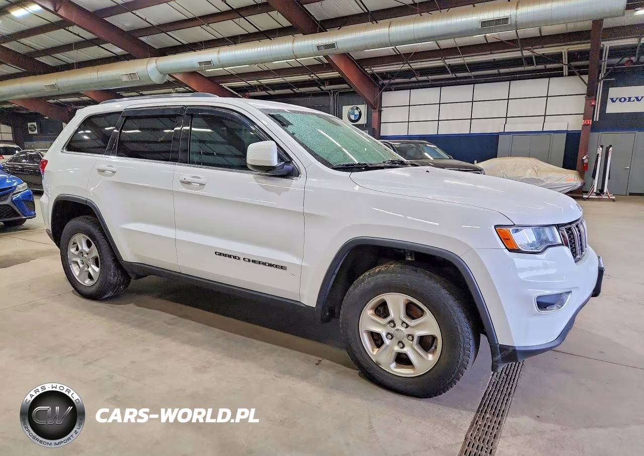 2017 Jeep Grand Cherokee Laredo VIN:1C4RJFAG0HC886060 - 4