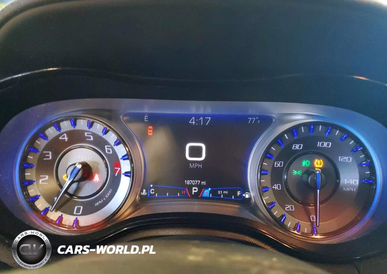 2018 Chrysler 300 S VIN:2C3CCABG1JH266794 - 9
