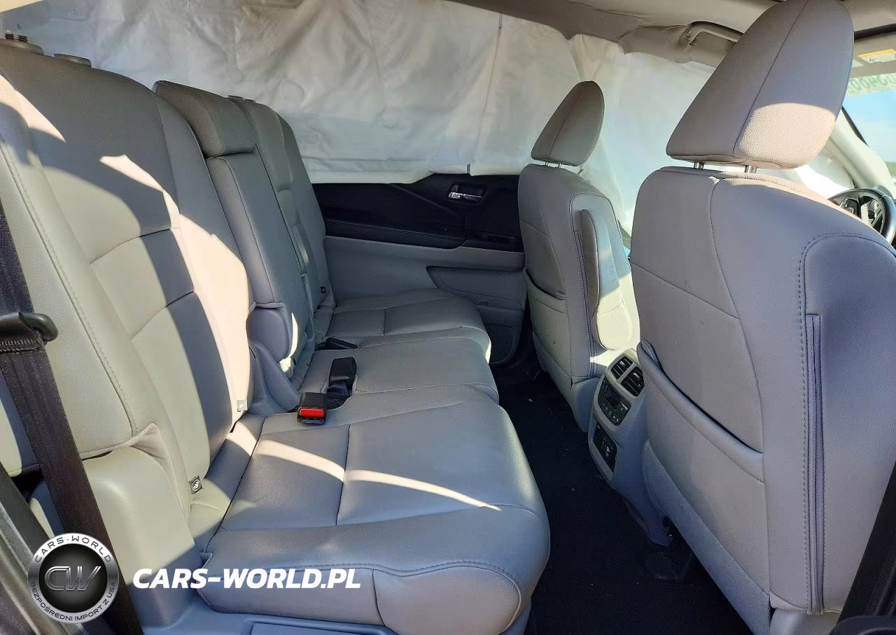 2019 Honda Pilot Touring VIN:5FNYF5H93KB020944 - 11