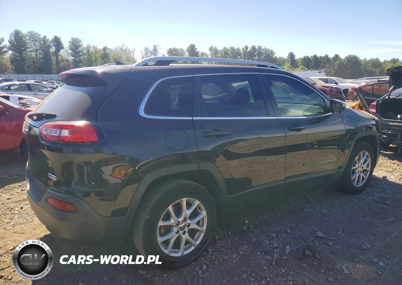 2016 Jeep Cherokee Latitude VIN:1C4PJMCB1GW241055 - 3