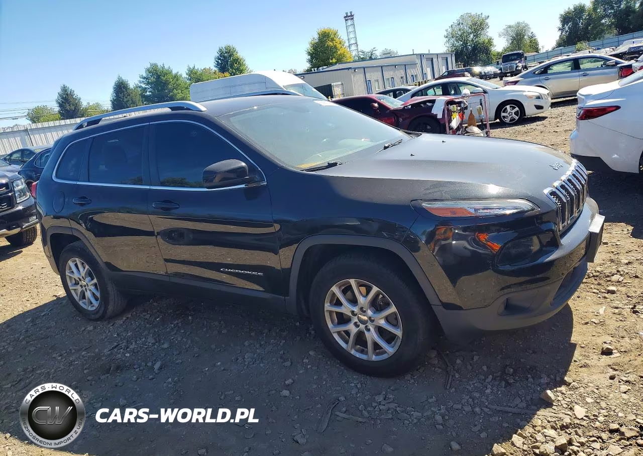2016 Jeep Cherokee Latitude VIN:1C4PJMCB1GW241055 - 4