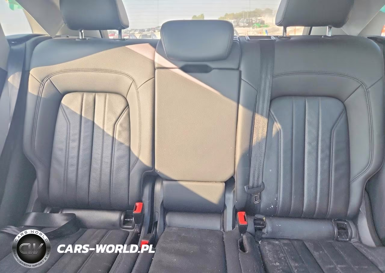 2018 Audi Q5 Premium VIN:WA1ANAFY7J2054808 - 10