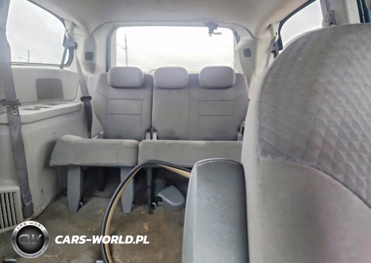 2010 Chrysler Town & Country Touring VIN:2A4RR5D16AR230186 - 10