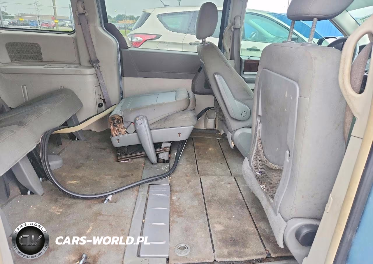 2010 Chrysler Town & Country Touring VIN:2A4RR5D16AR230186 - 11