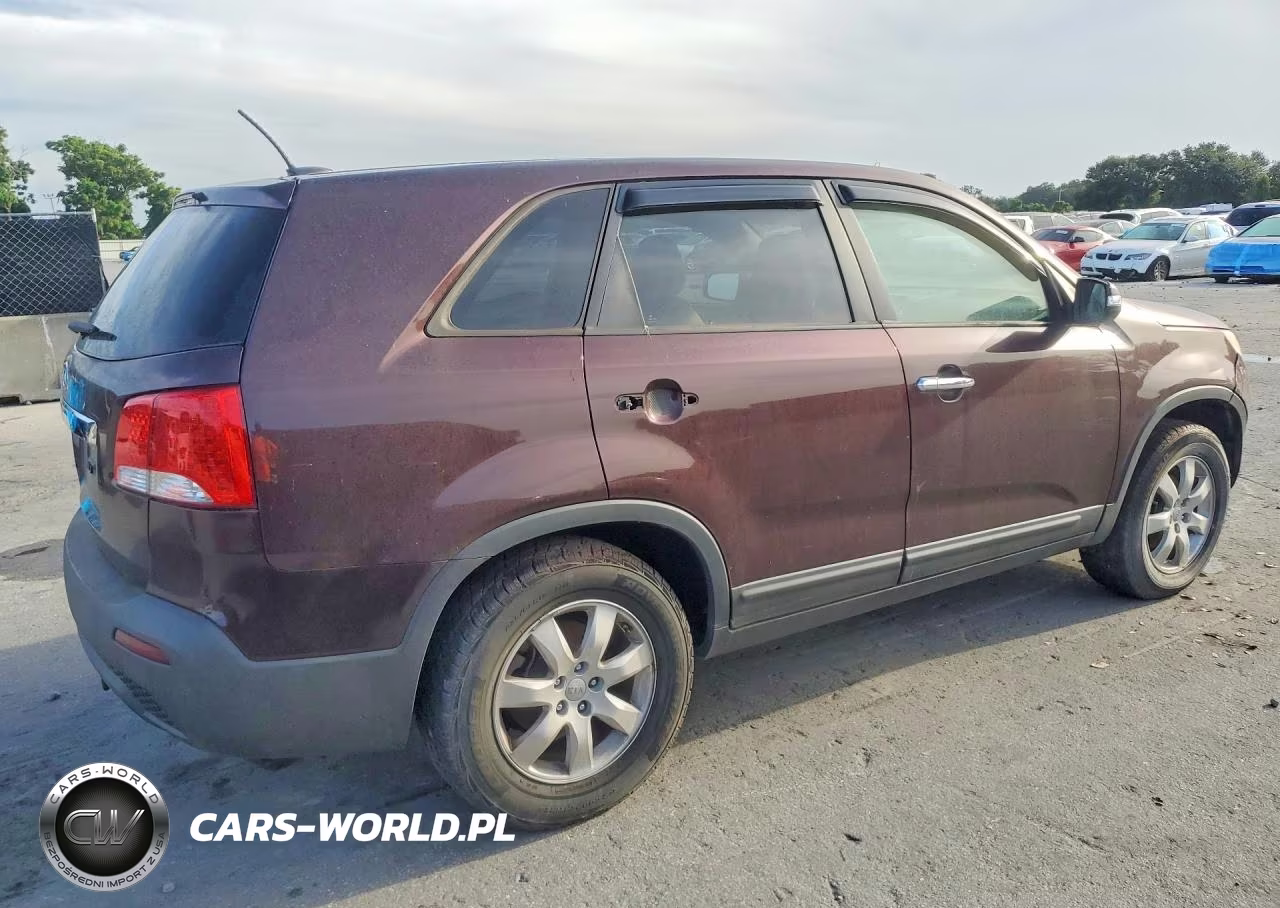 2013 Kia Sorento Lx VIN:5XYKT3A17DG315662 - 3