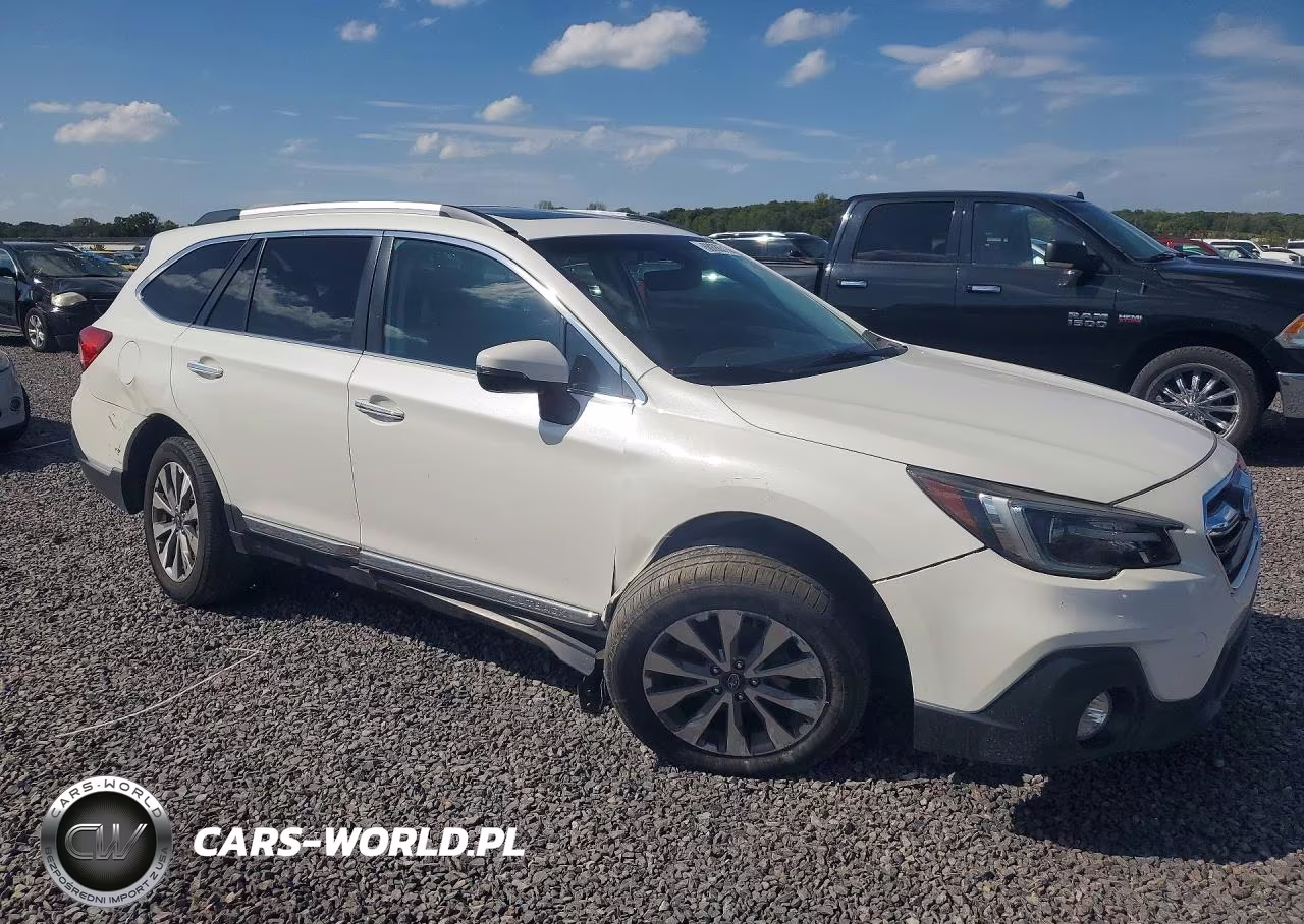 2018 Subaru Outback Touring VIN:4S4BSETC6J3393293 - 4