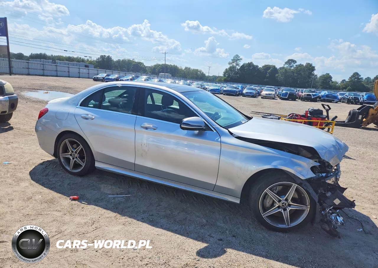 2018 Mercedes-Benz C 300 4Matic VIN:55SWF4KB1JU265980 - 4