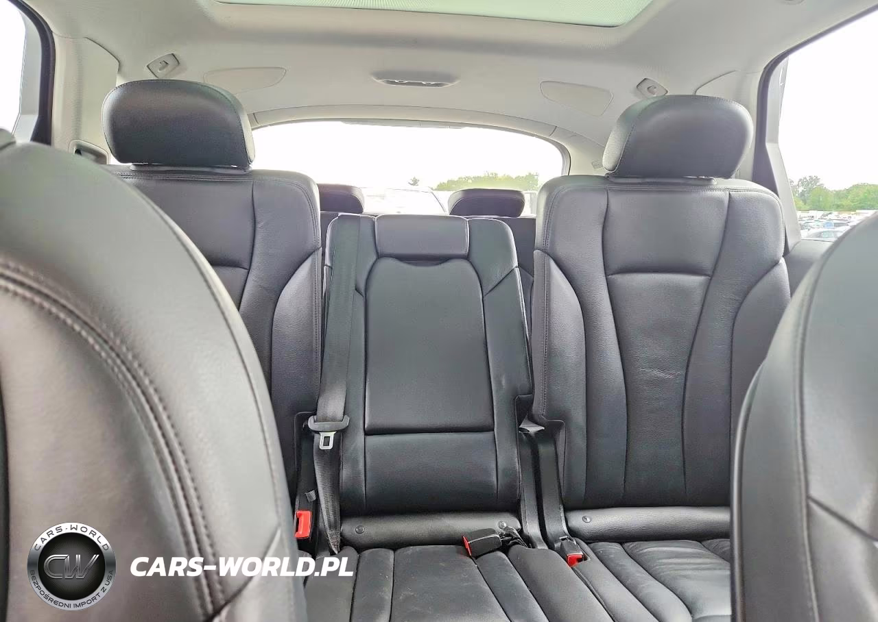 2018 Audi Q7 Premium Plus VIN:WA1LAAF70JD024646 - 10