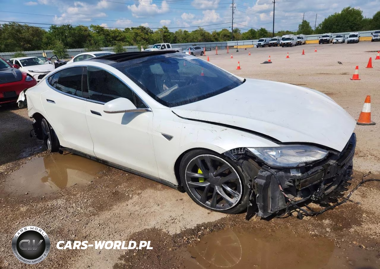 2015 Tesla Model S 70D VIN:5YJSA1S25FF096082 - 4