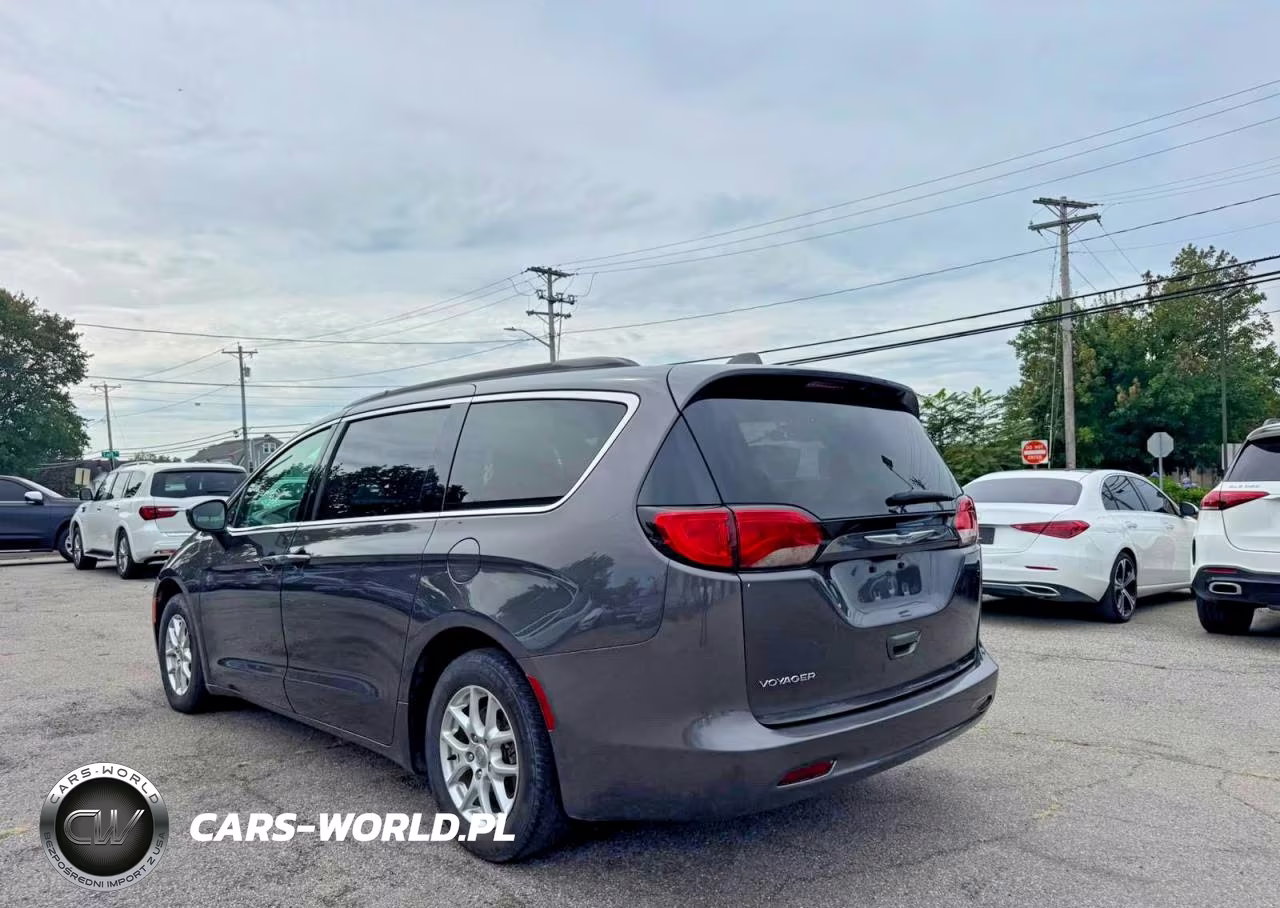 2020 Chrysler Voyager Lxi VIN:2C4RC1DG4LR164552 - 3