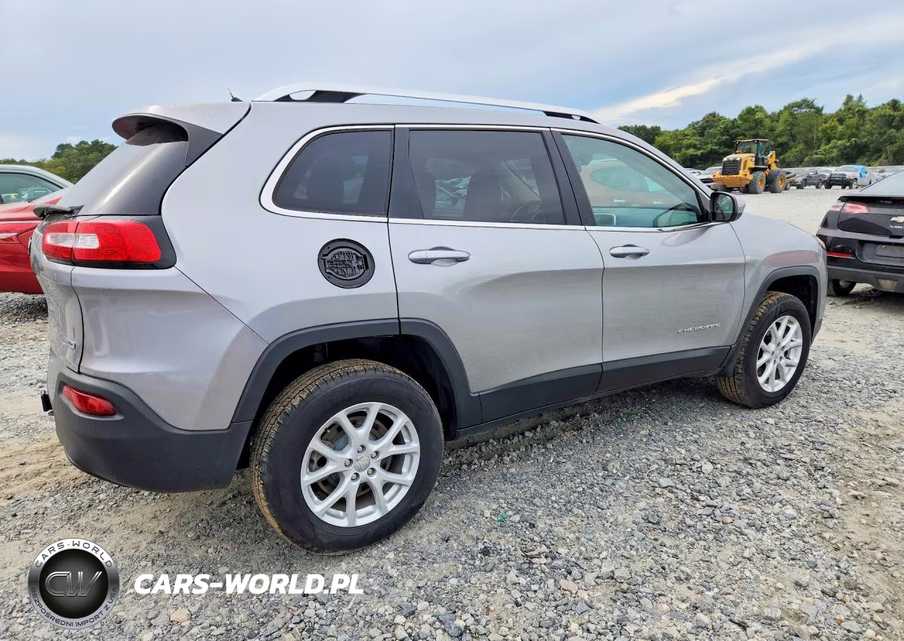 2014 Jeep Cherokee Latitude VIN:1C4PJMCS2EW318156 - 3
