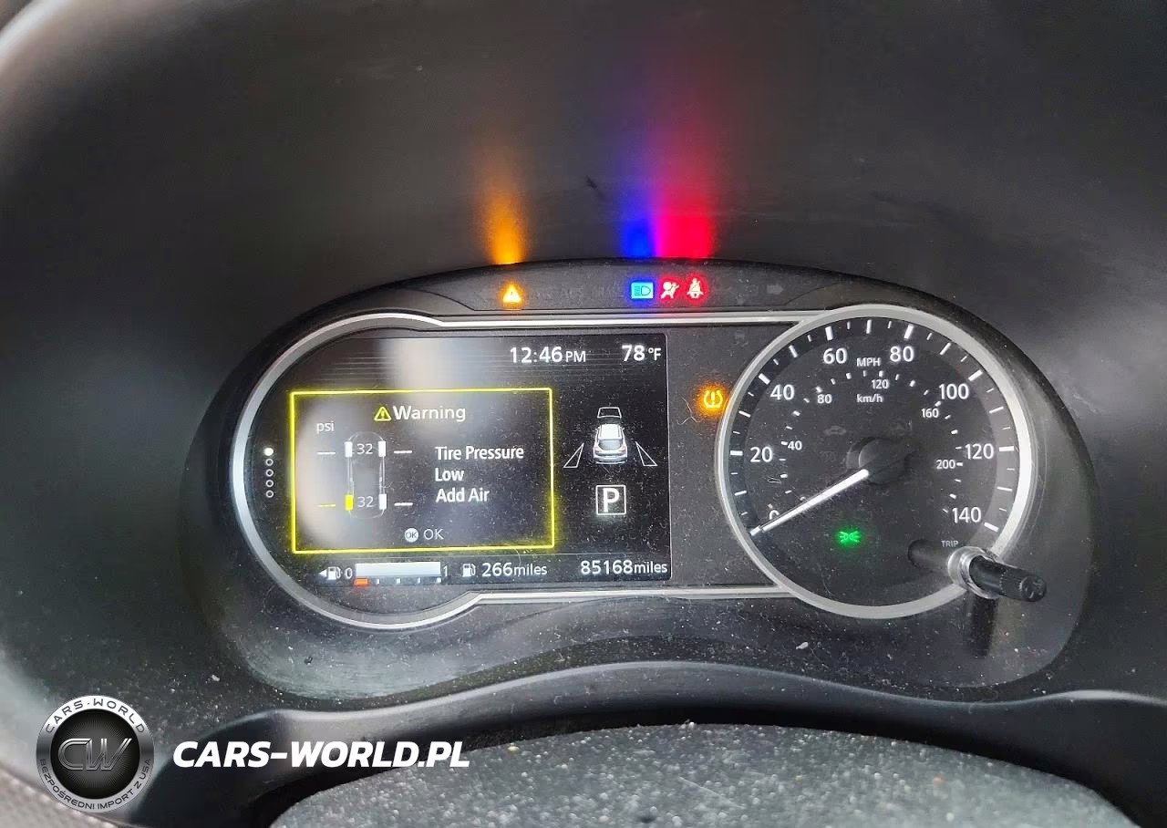 2018 Nissan Kicks Sv VIN:3N1CP5CU6JL529125 - 9