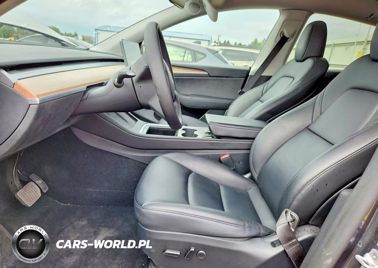 2023 Tesla Model Y VIN:7SAYGAEE7PF843796 - 7