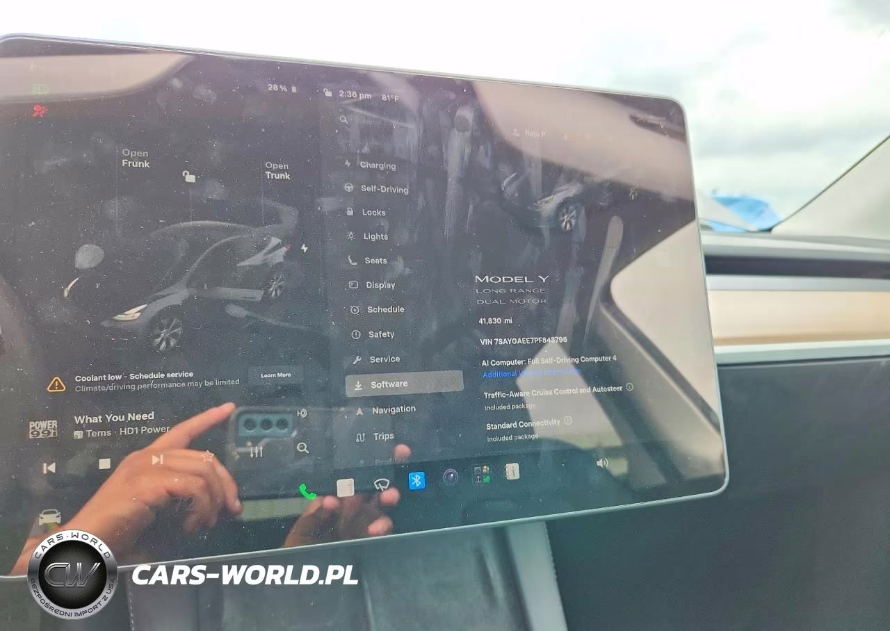 2023 Tesla Model Y VIN:7SAYGAEE7PF843796 - 9