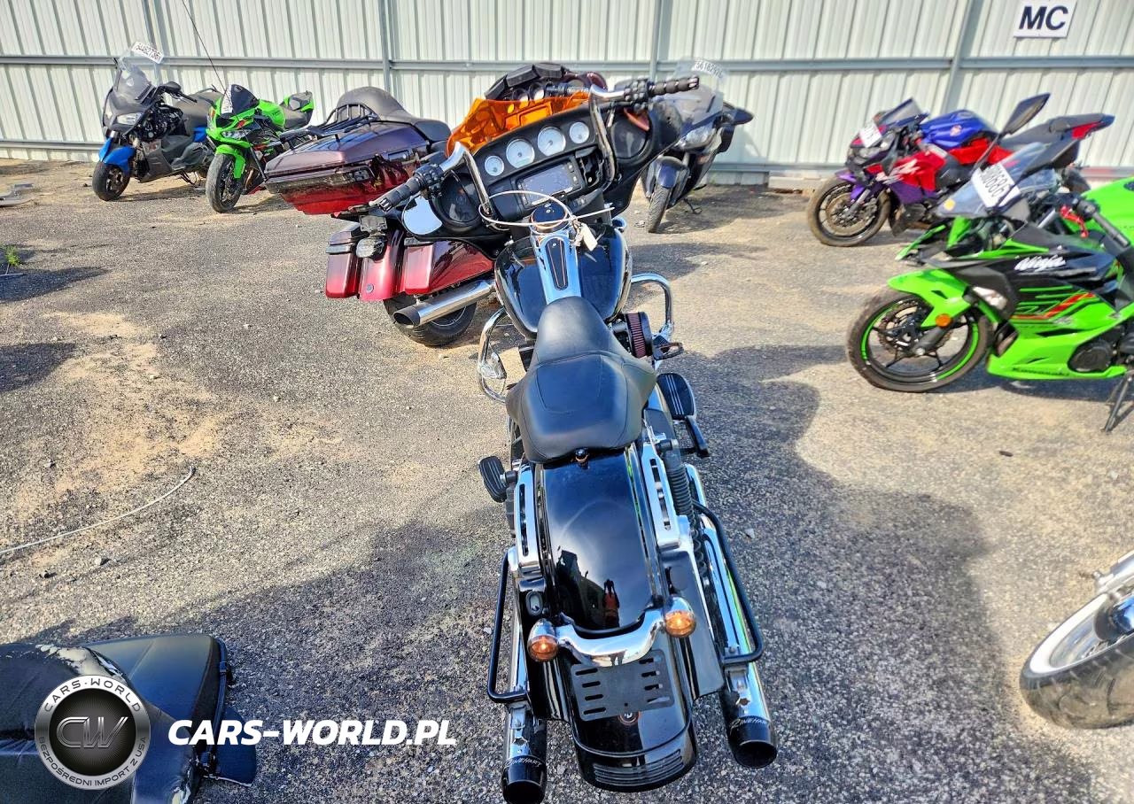 2014 Harley-Davidson Flhx Street Glide VIN:1HD1KBM13EB606948 - 4